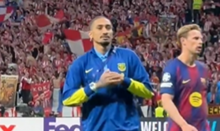 Ten gest POKAZAŁ RAPHINHA po meczu kibicom Atletico xD [VIDEO]